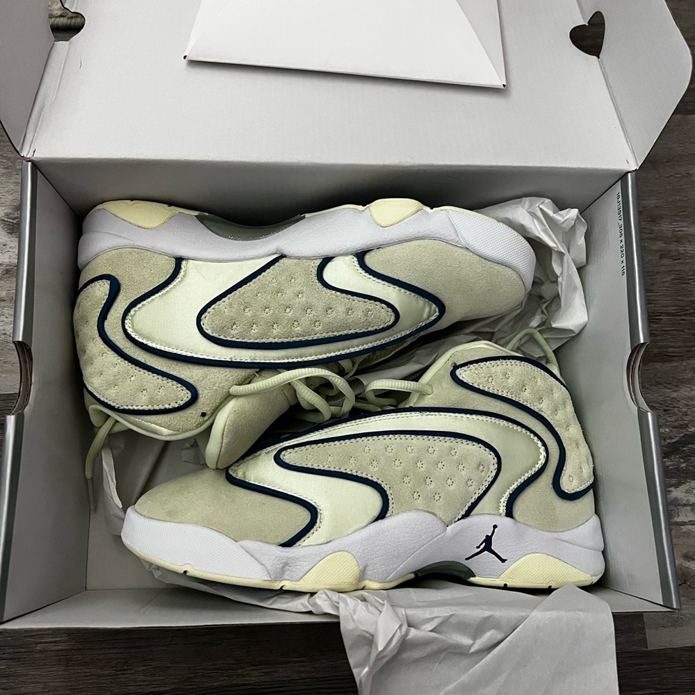 NIKE women air Jordan’s